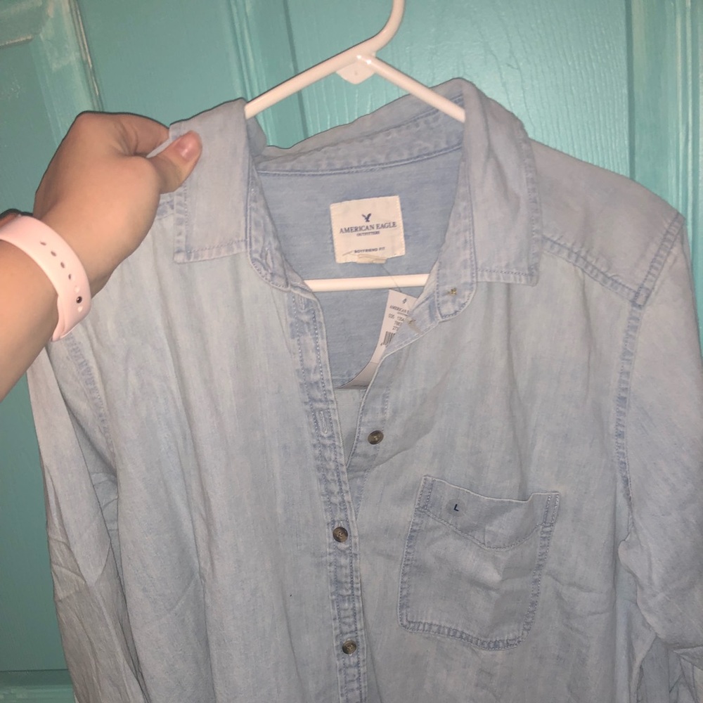American Eagle light wash denim shirt